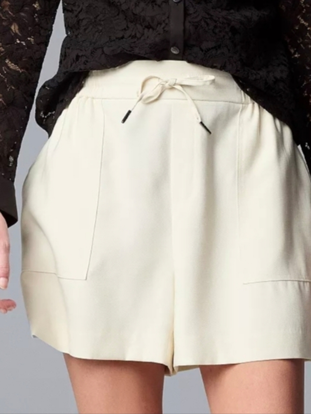 NWT Simply Vera Wang Twill Shorts Pull On Drawstring Waist Ivory Minimalist SM